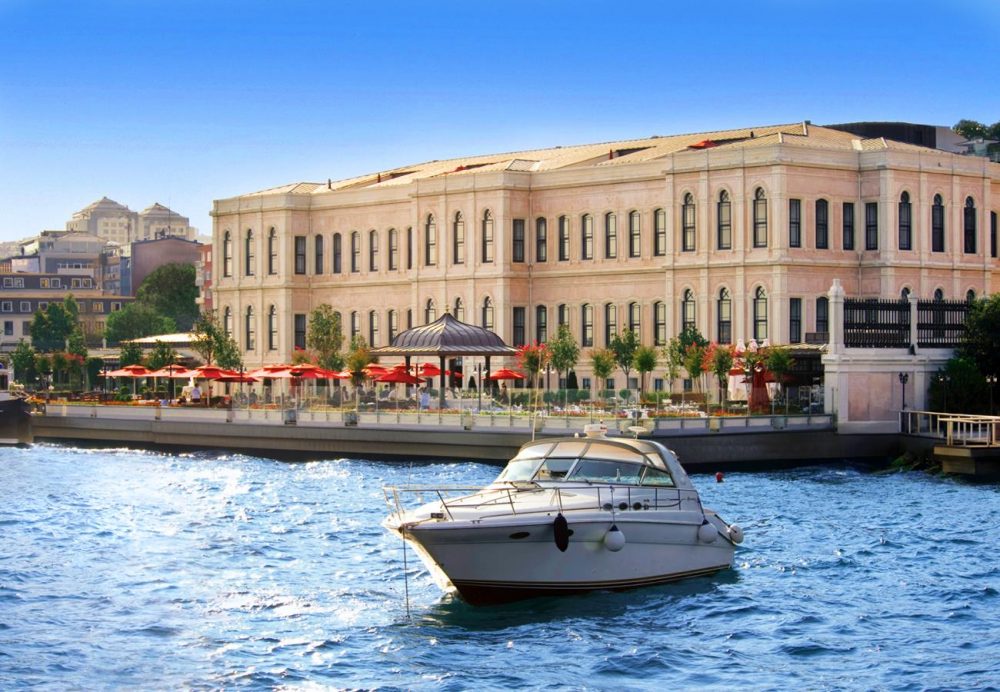 FOUR SEASONS HOTEL İSTANBUL BOSPHORUS'TA