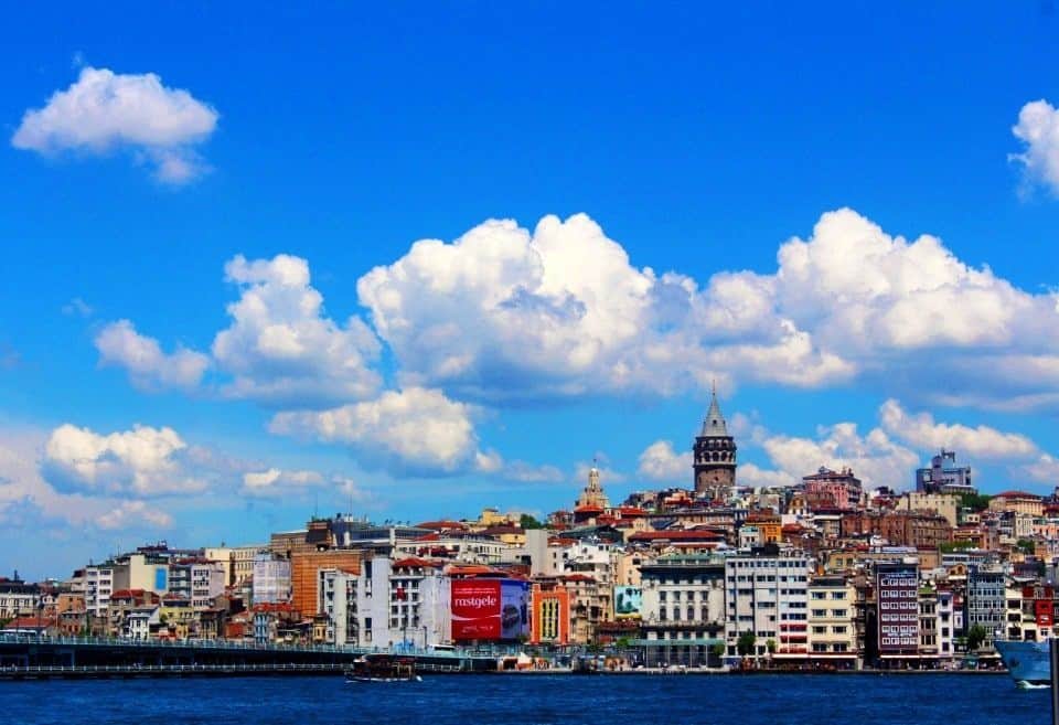 Galata-Kulesi-ve-Bulutlar