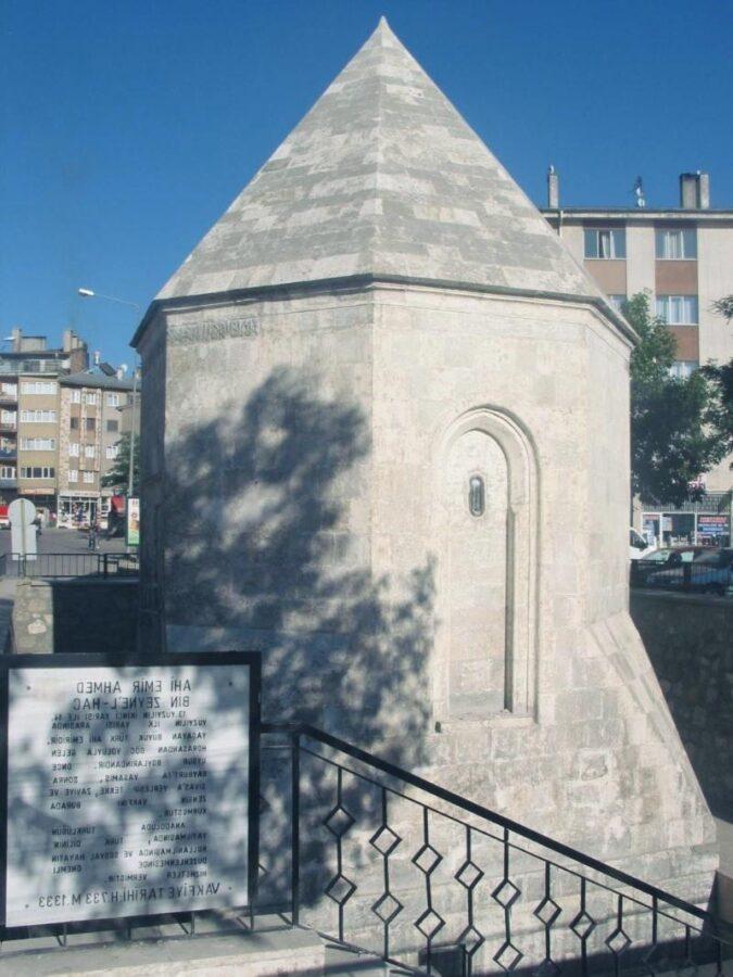 Ahi Emir Ahmed Kümbeti – Sivas
