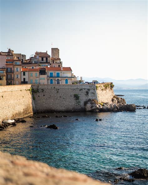 Antibes Rehberi