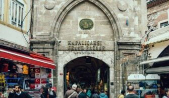 bursa kapalı çarşı girişi