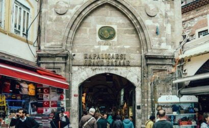 bursa kapalı çarşı girişi