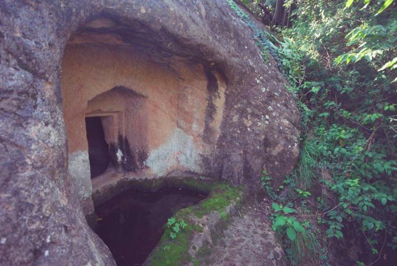 Çamaş Hisarbey Köyü Kaya Mezarı – Ordu