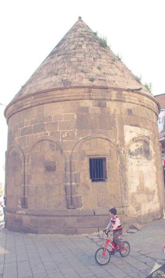 Cimcime Hatun Kümbeti  – Erzurum