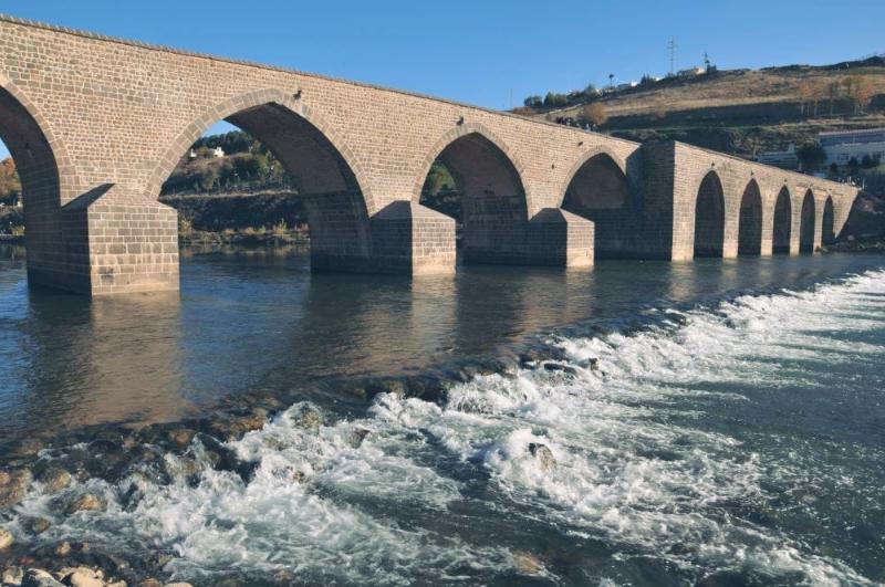 Dicle Köprüsü – Diyarbakır