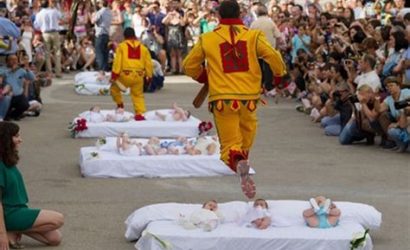 Dünyanın En İlginç Gelenekleri