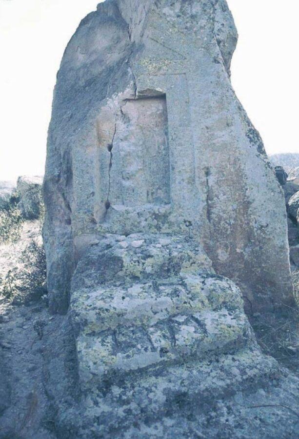 Frig Vadisi – Döğer Kapıkaya Iı Tapınağı – Afyonkarahisar