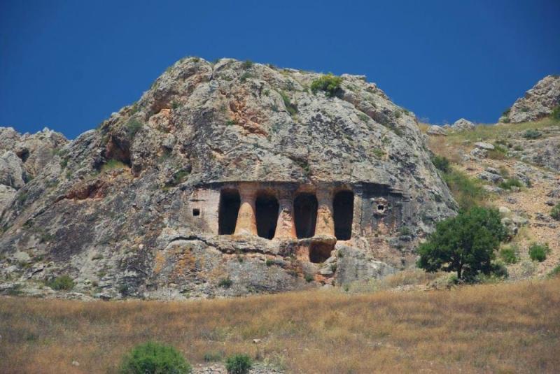 Gerdek Kaya Mezarı – Çorum