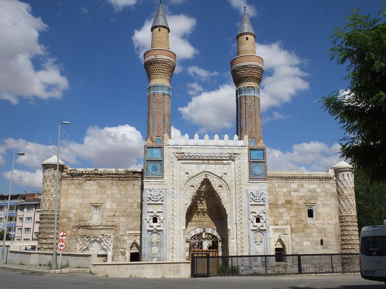 Gök Medrese Gezilecek Yerler