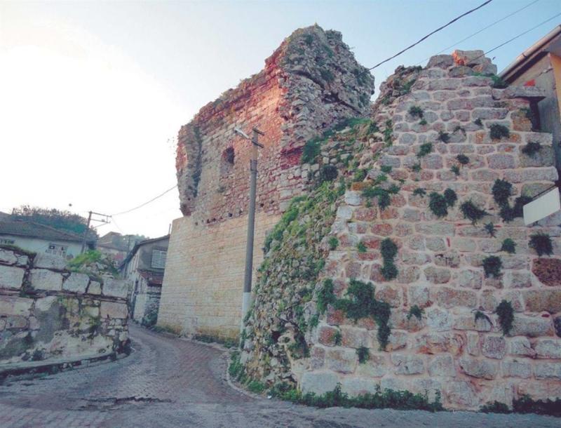 Gölyazı İç Kale Ve Kent Surları – Bursa