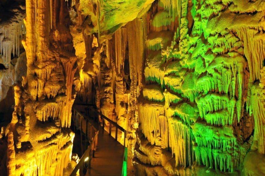 Karaca Mağarası