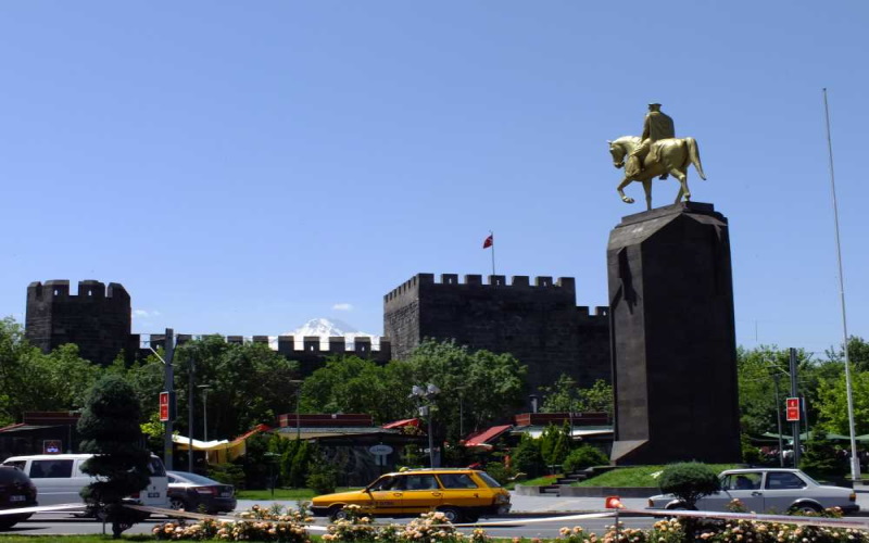 Kalesi Ve Surları Kayseri