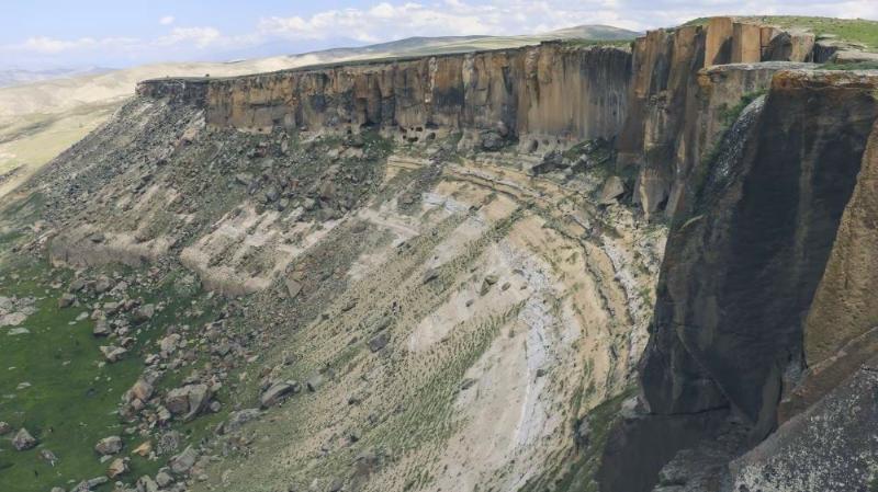 Meya (Günbuldu) Mağaraları – Ağrı