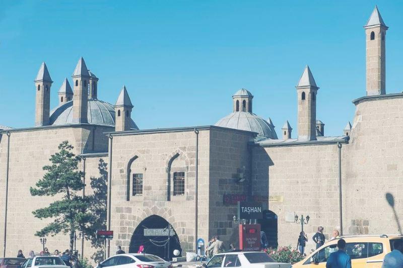 Rüstem Paşa Kervansarayı (Taşhan) – Erzurum