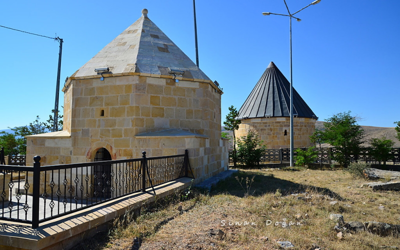 Bayburt Şehit Osman Türbeleri 