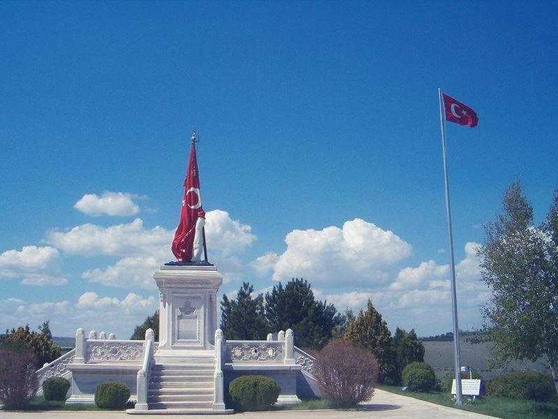 Şehit Sancaktar Mehmetcik Anıtı  – Kütahya