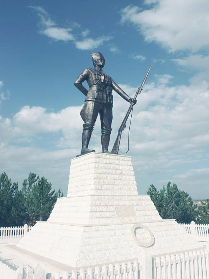 Tabip Yüzbaşı Hamdi Bey Anıtı – Kütahya