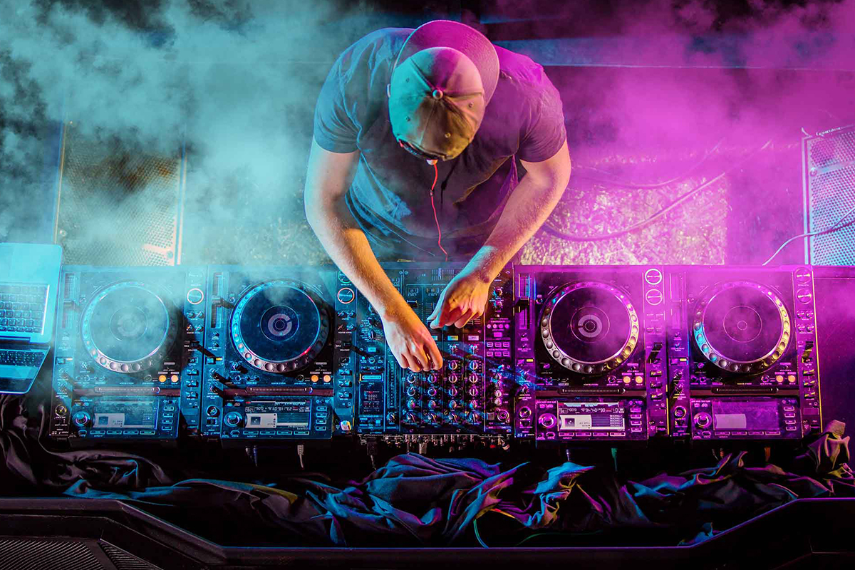 Tatil Yerlerinde Çalan Yabancı Müzikler