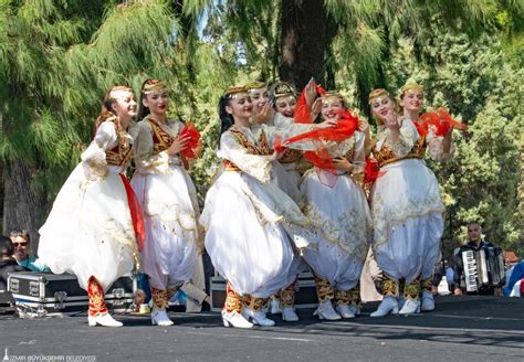Türkiye'deki En İyi Halk Dansları Festivali: Uluslararası İzmir Folk Dans Festivali
