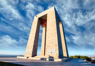 Unutulmaz Tarihi Anıtlar ve Heykeller